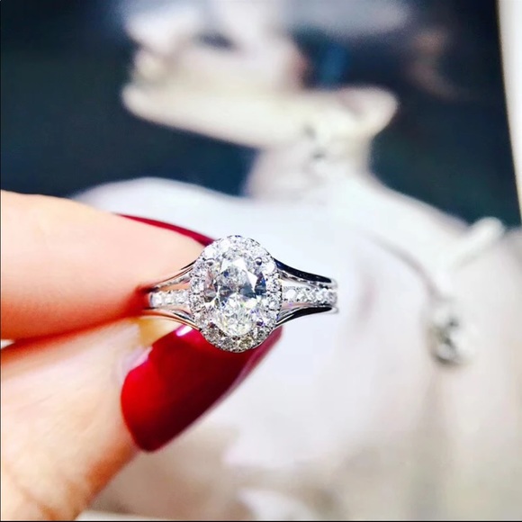 New 925 Silver Beautiful Oval Diamond Ring 💍 - Picture 5 of 5